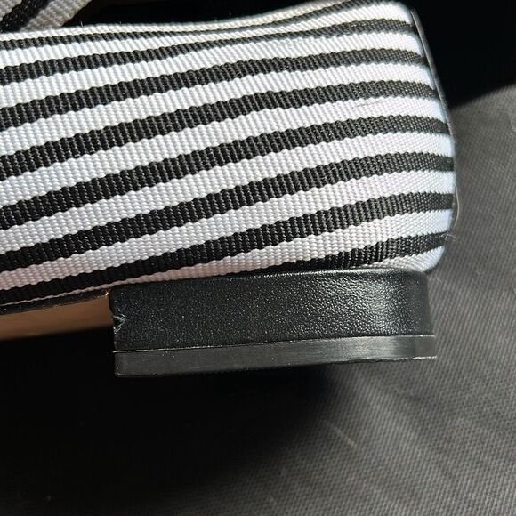 Talbots Edison Black And White Stripped Flat Shoes Pointed Toe Sz 8 - Picture 5 of 7